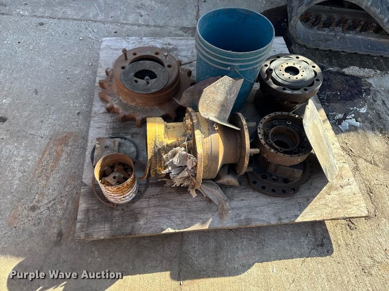 image for item EM3567 2003 Bobcat T300 tracked skid steer loader