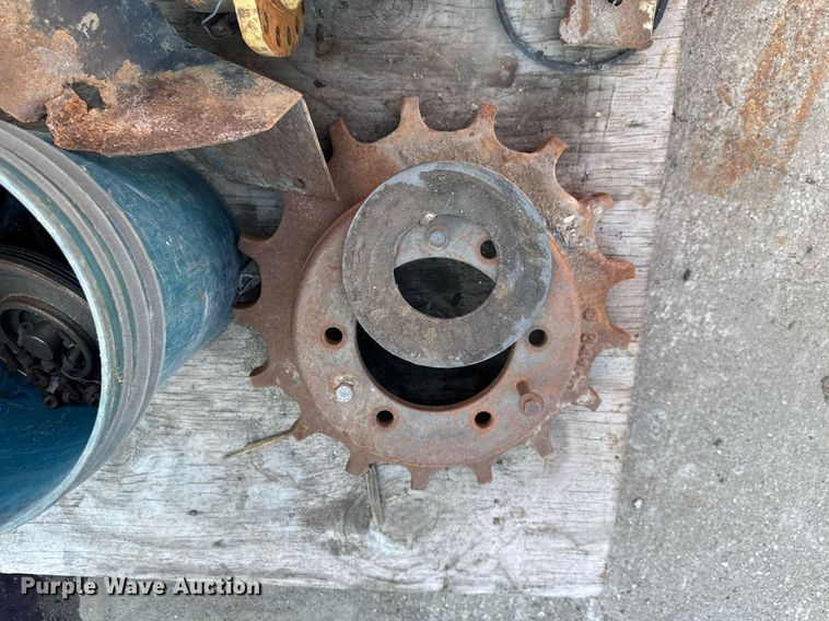 image for item EM3567 2003 Bobcat T300 tracked skid steer loader