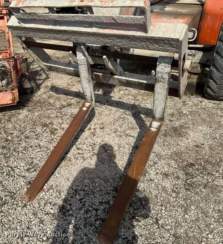 image for item EM3818 2003 Skytrak 8042 telehandler