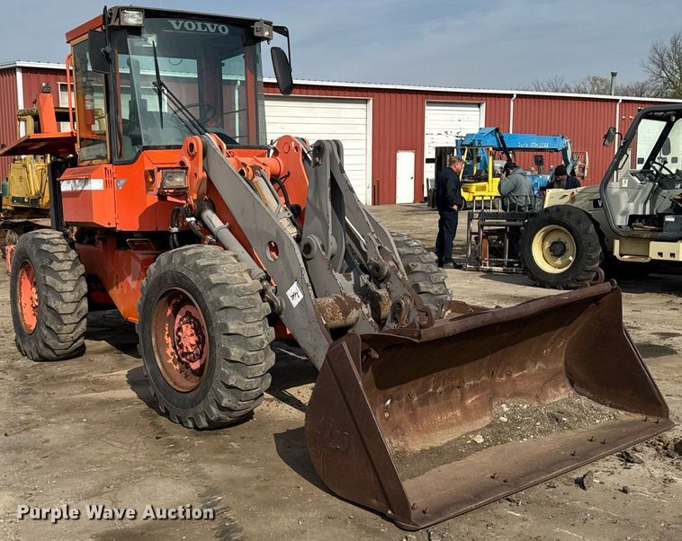 image for item EM3819 1994 Volvo L50B wheel loader