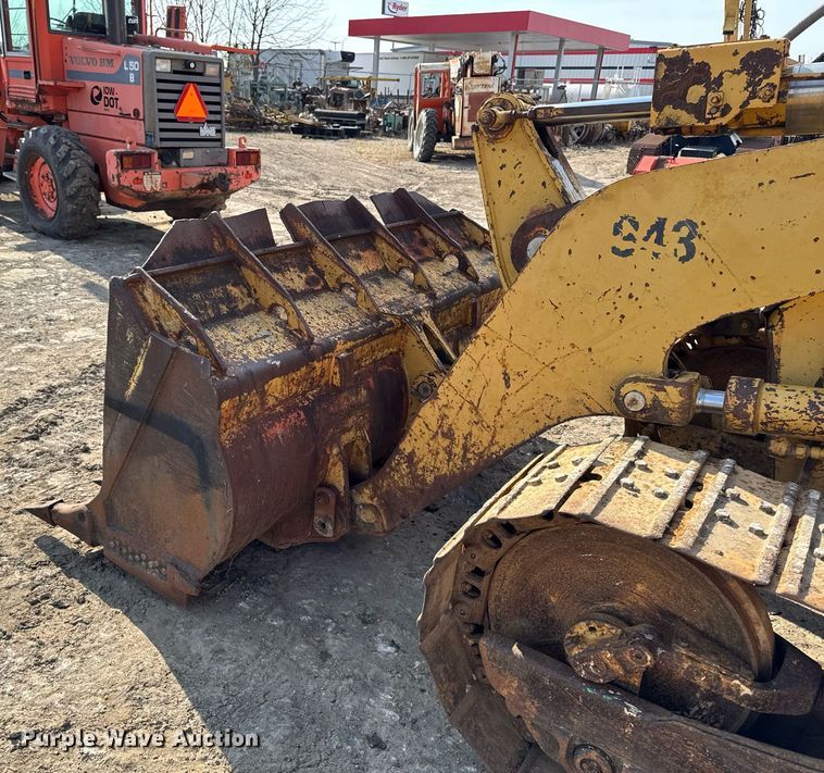 image for item EM3820 1983 Caterpillar 943  track loader