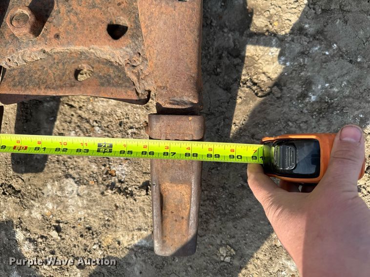 image for item EM3820 1983 Caterpillar 943  track loader