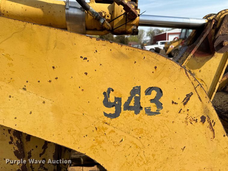 image for item EM3820 1983 Caterpillar 943  track loader