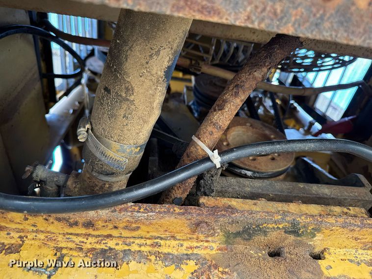 image for item EM3820 1983 Caterpillar 943  track loader