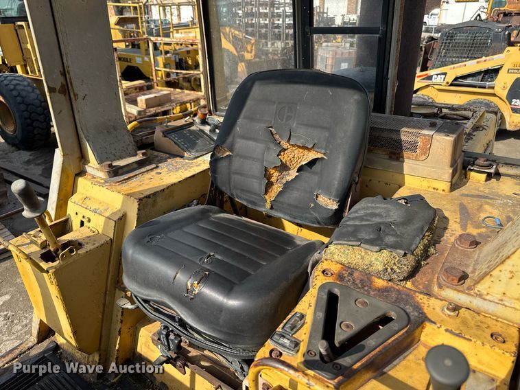 image for item EM3820 1983 Caterpillar 943  track loader