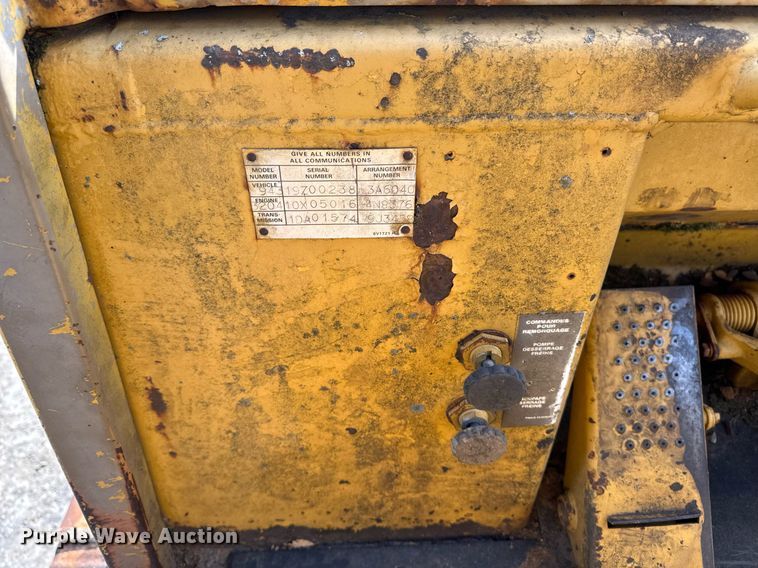 image for item EM3820 1983 Caterpillar 943  track loader