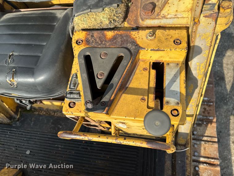 image for item EM3820 1983 Caterpillar 943  track loader