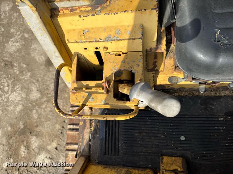 image for item EM3820 1983 Caterpillar 943  track loader
