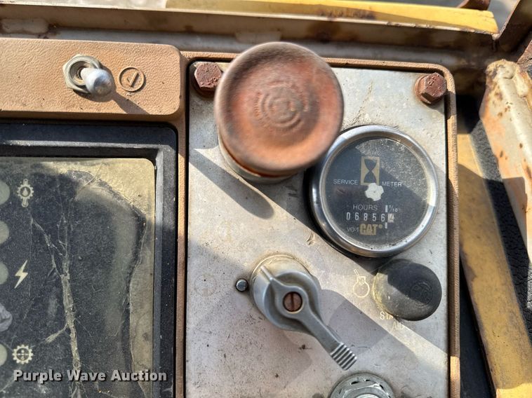 image for item EM3820 1983 Caterpillar 943  track loader