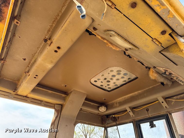 image for item EM3820 1983 Caterpillar 943  track loader