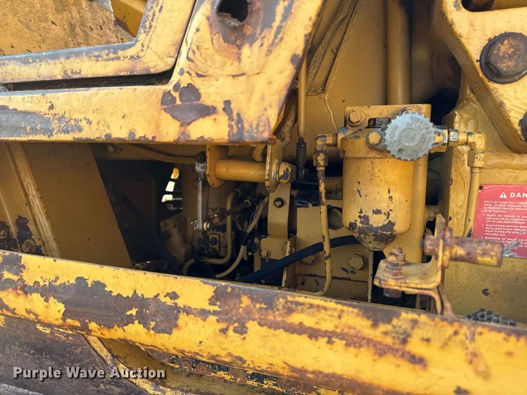 image for item EM3820 1983 Caterpillar 943  track loader