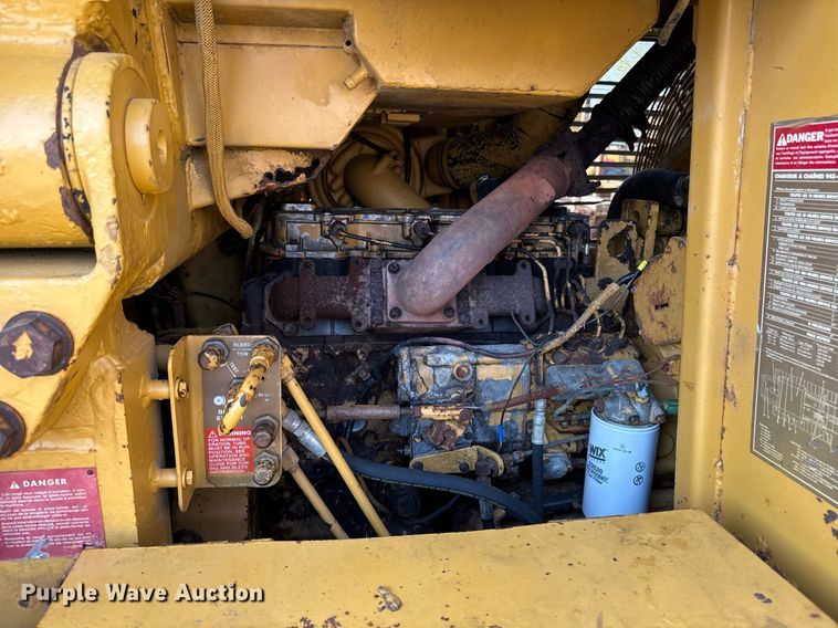 image for item EM3820 1983 Caterpillar 943  track loader