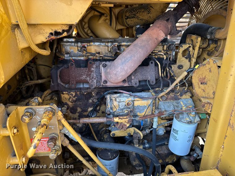 image for item EM3820 1983 Caterpillar 943  track loader