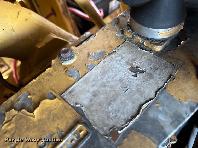 image for item EM3820 1983 Caterpillar 943  track loader