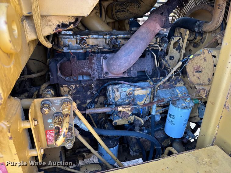 image for item EM3820 1983 Caterpillar 943  track loader