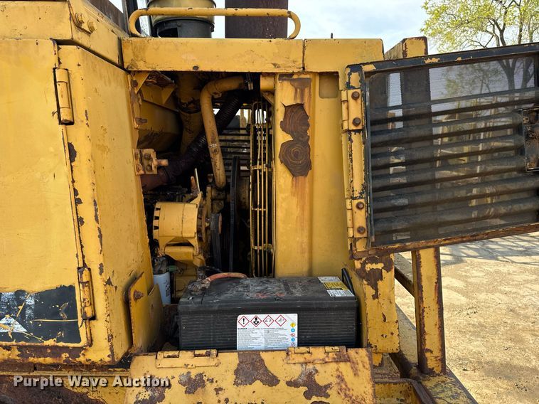 image for item EM3820 1983 Caterpillar 943  track loader
