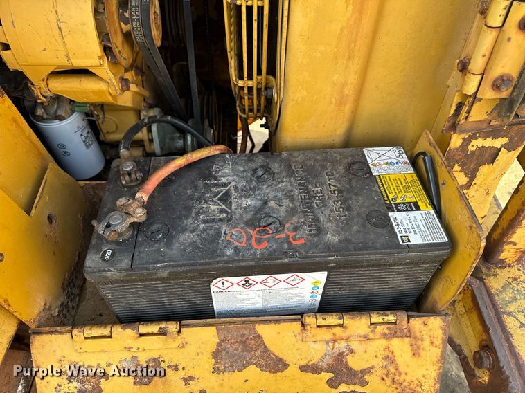 image for item EM3820 1983 Caterpillar 943  track loader