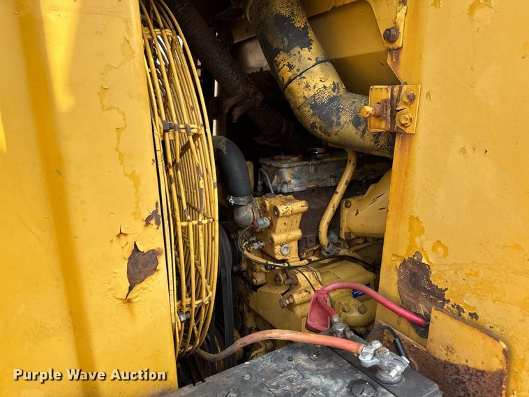 image for item EM3820 1983 Caterpillar 943  track loader