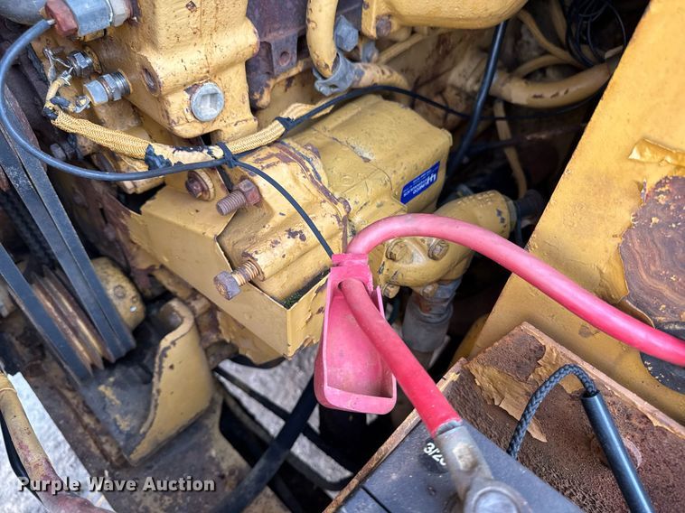 image for item EM3820 1983 Caterpillar 943  track loader