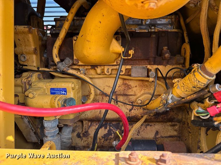 image for item EM3820 1983 Caterpillar 943  track loader