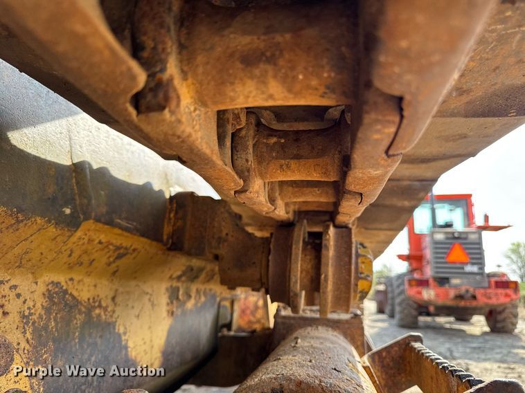 image for item EM3820 1983 Caterpillar 943  track loader