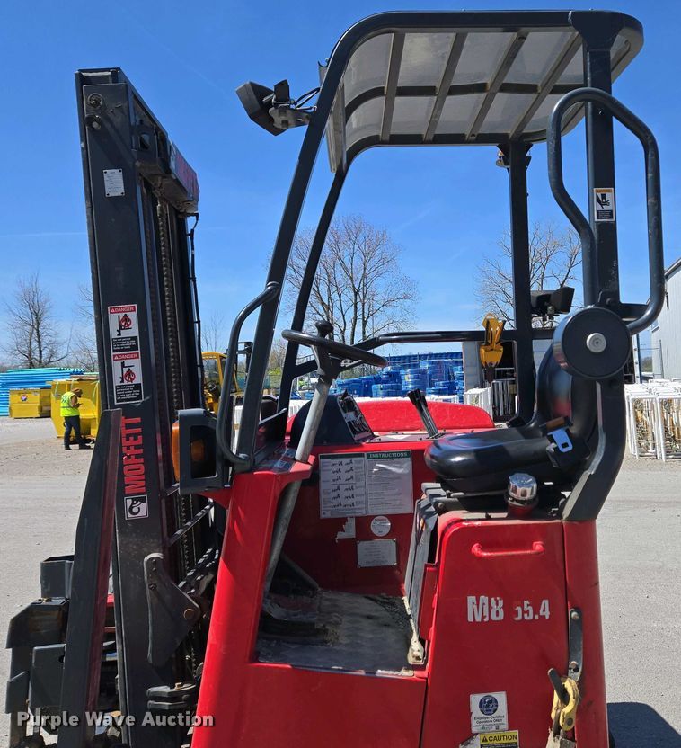 image for item EM6022 2015 Moffett M8 55.4 forklift