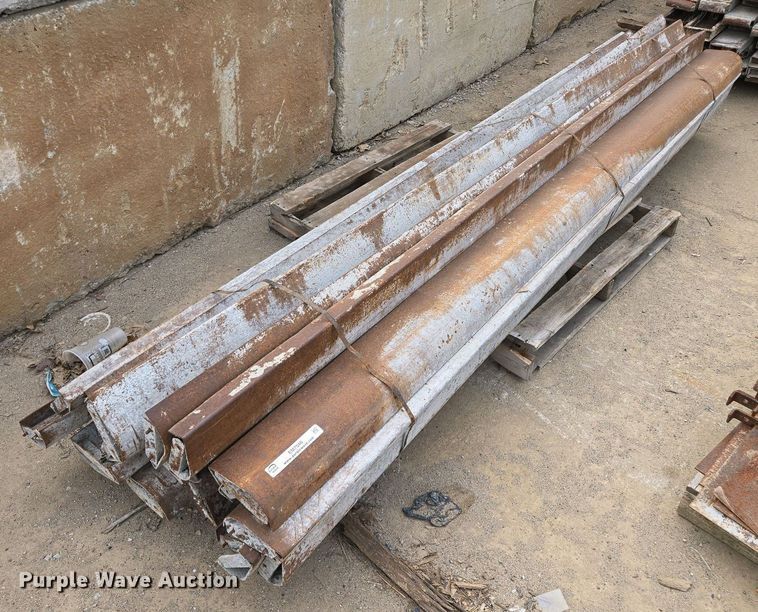 image for item EM7046 Approximately 18 high-back concrete forms 