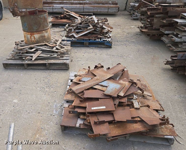 image for item EM7047 Concrete curb form brackets 