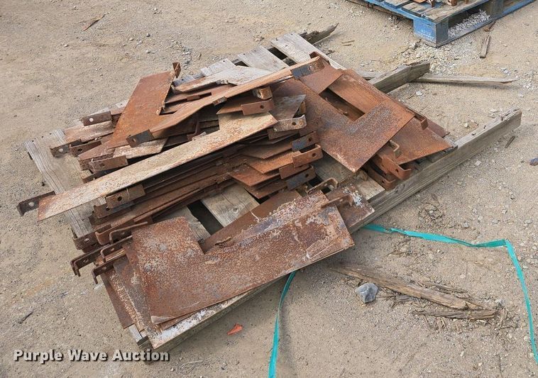 image for item EM7047 Concrete curb form brackets 