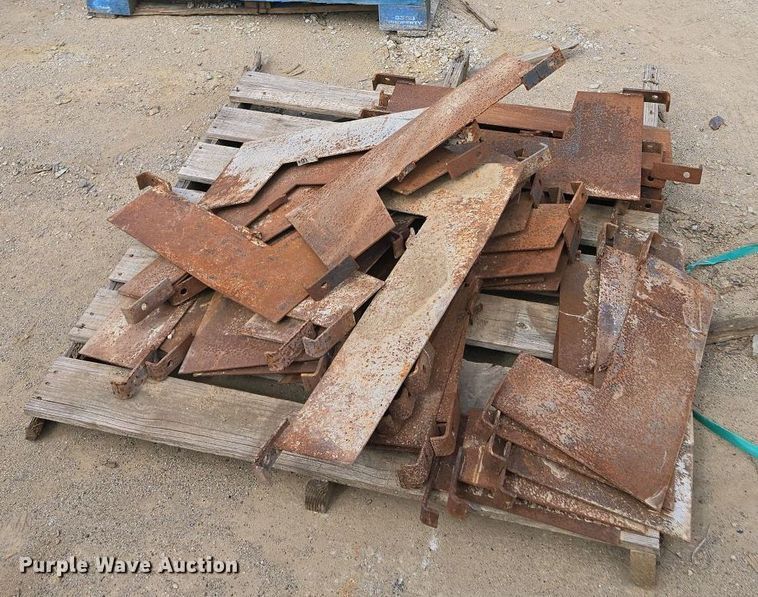 image for item EM7047 Concrete curb form brackets 