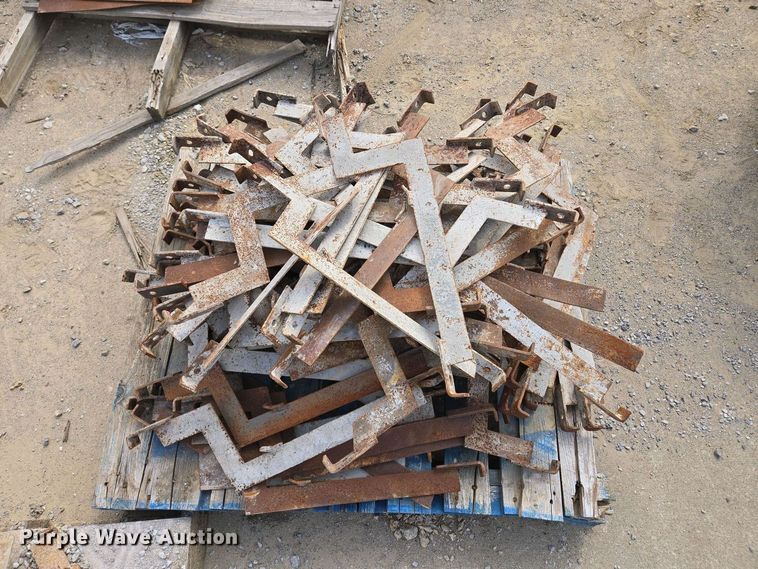 image for item EM7047 Concrete curb form brackets 