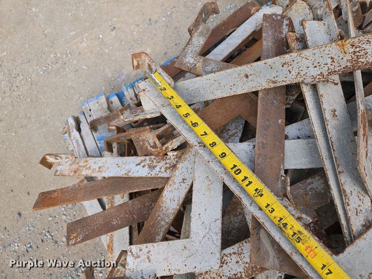 image for item EM7047 Concrete curb form brackets 