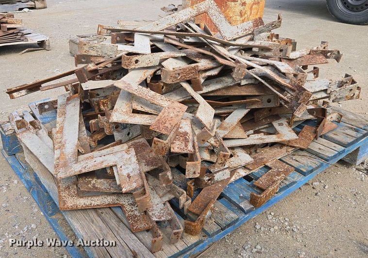 image for item EM7047 Concrete curb form brackets 