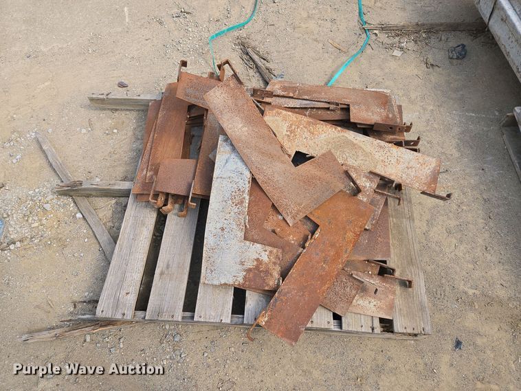 image for item EM7047 Concrete curb form brackets 