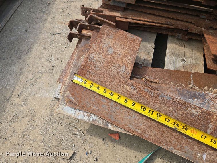image for item EM7047 Concrete curb form brackets 