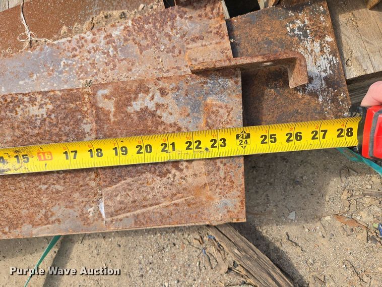 image for item EM7047 Concrete curb form brackets 