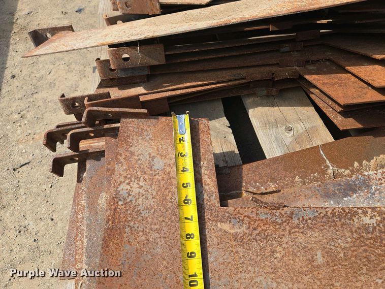 image for item EM7047 Concrete curb form brackets 