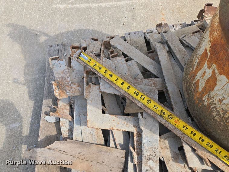 image for item EM7047 Concrete curb form brackets 