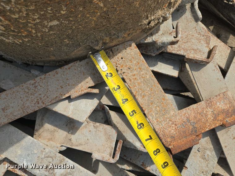 image for item EM7047 Concrete curb form brackets 