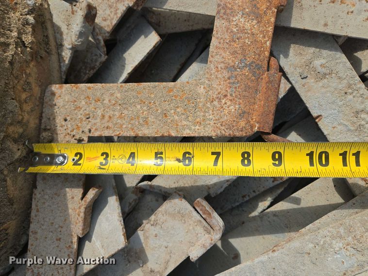 image for item EM7047 Concrete curb form brackets 