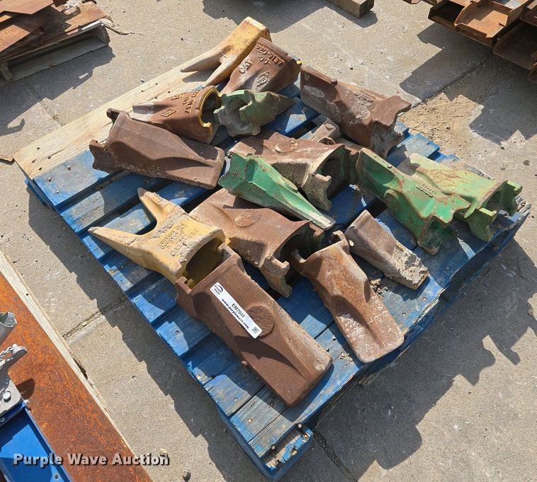 image for item EM7048 Excavator bucket teeth 