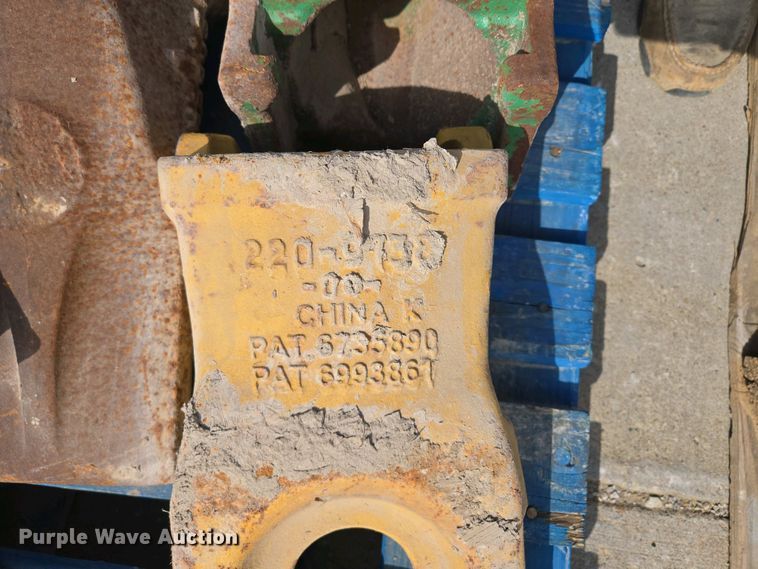 image for item EM7048 Excavator bucket teeth 