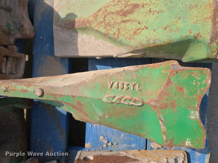 image for item EM7048 Excavator bucket teeth 