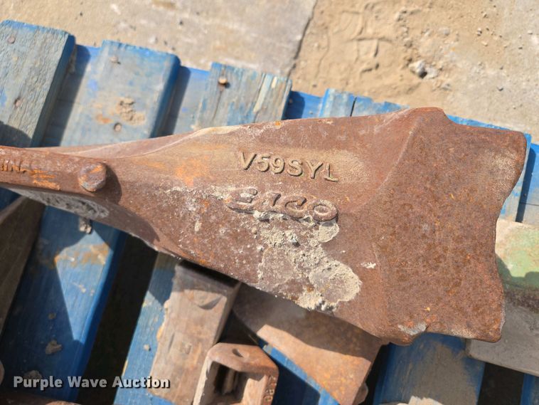 image for item EM7048 Excavator bucket teeth 