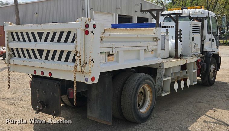 image for item EM7055 1999 GMC T7500 utility / service truck