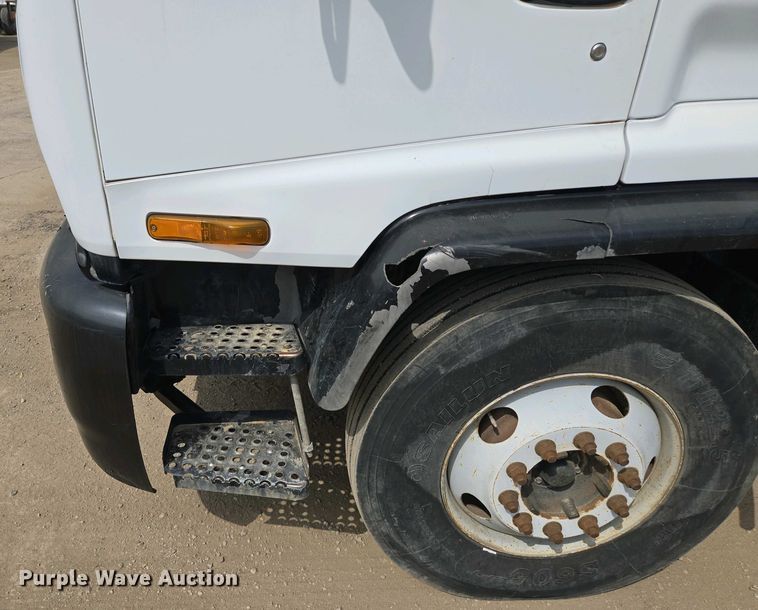 image for item EM7055 1999 GMC T7500 utility / service truck