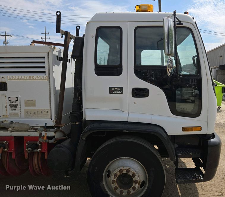 image for item EM7055 1999 GMC T7500 utility / service truck