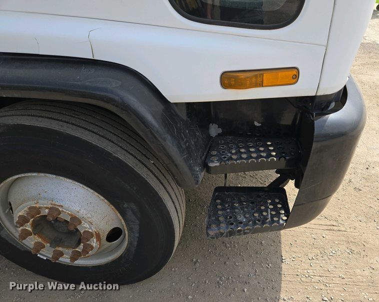 image for item EM7055 1999 GMC T7500 utility / service truck