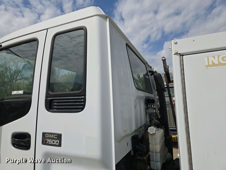 image for item EM7055 1999 GMC T7500 utility / service truck