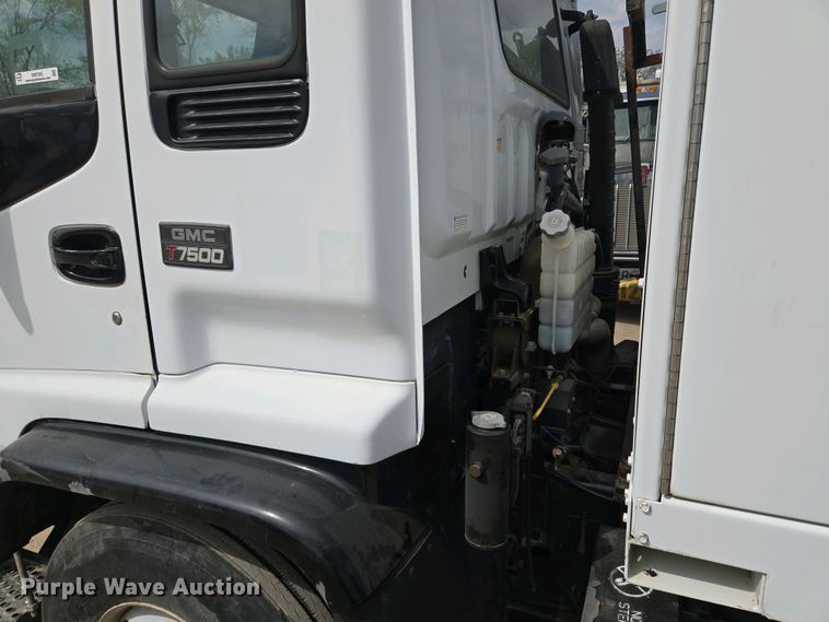 image for item EM7055 1999 GMC T7500 utility / service truck